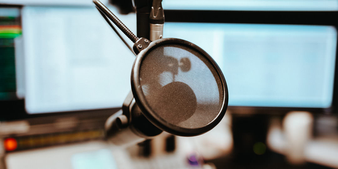 Ran ans Mikro und raus in die Welt – How To: Podcast (für Unternehmen)