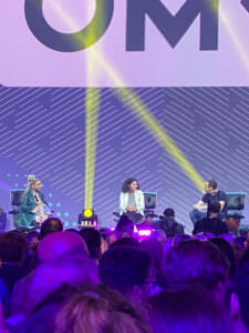 Rapperin Shirin David und Douglas CEO Tina Müller beim OMR-Festival