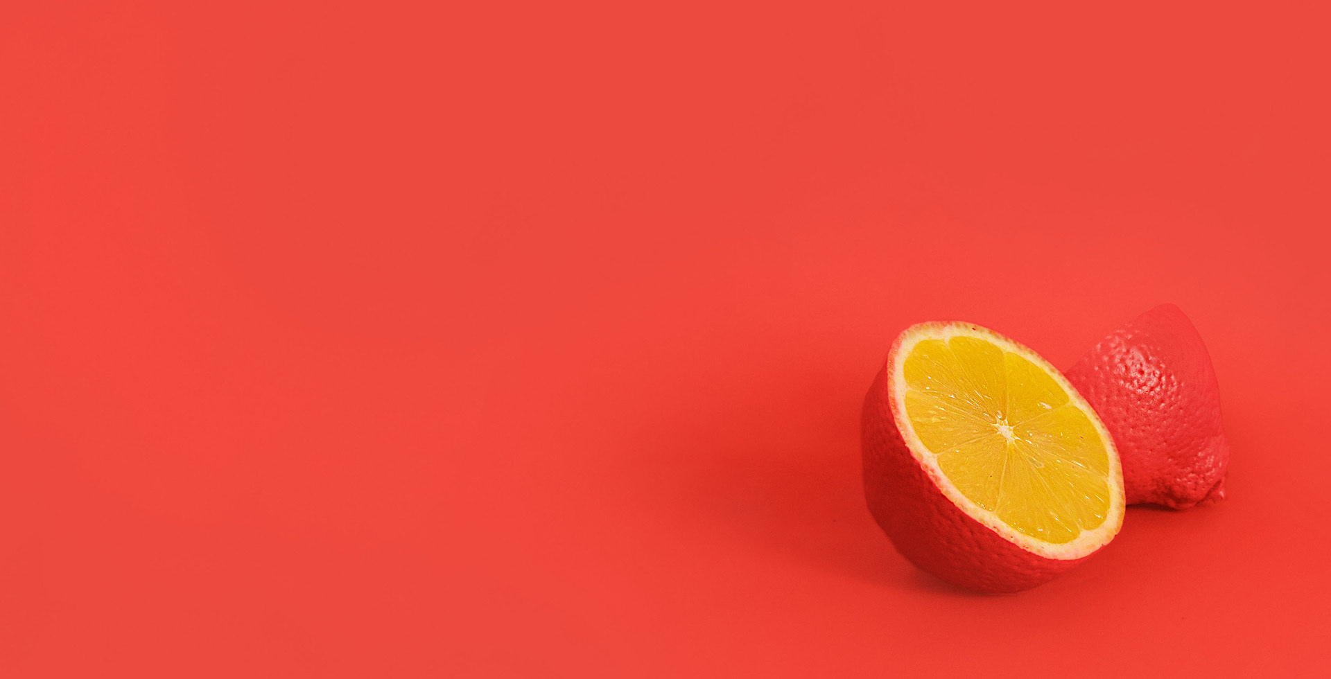 Startseite Wake up Communications: Rote Orange auf rotem Hintergrund